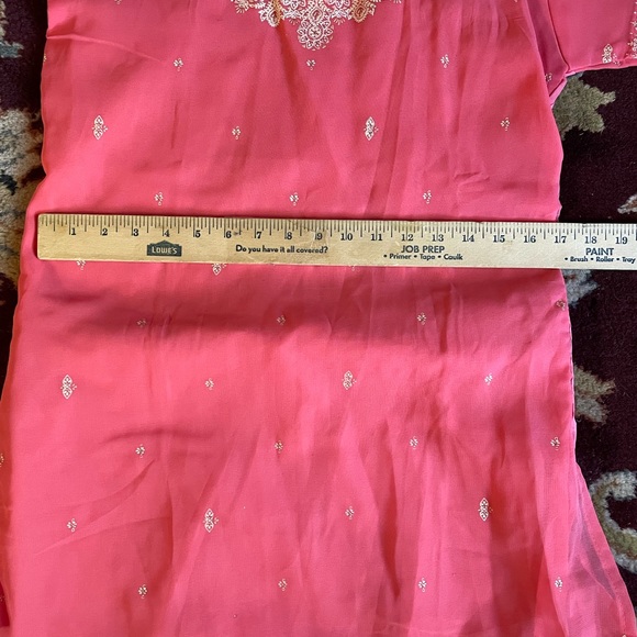 Women’s shalwar kameez. Never worn. Coral colored with digital print . - Picture 12 of 12